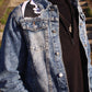 Casual statement piece denim jacket with zwart-wit contrast and artistic face design.