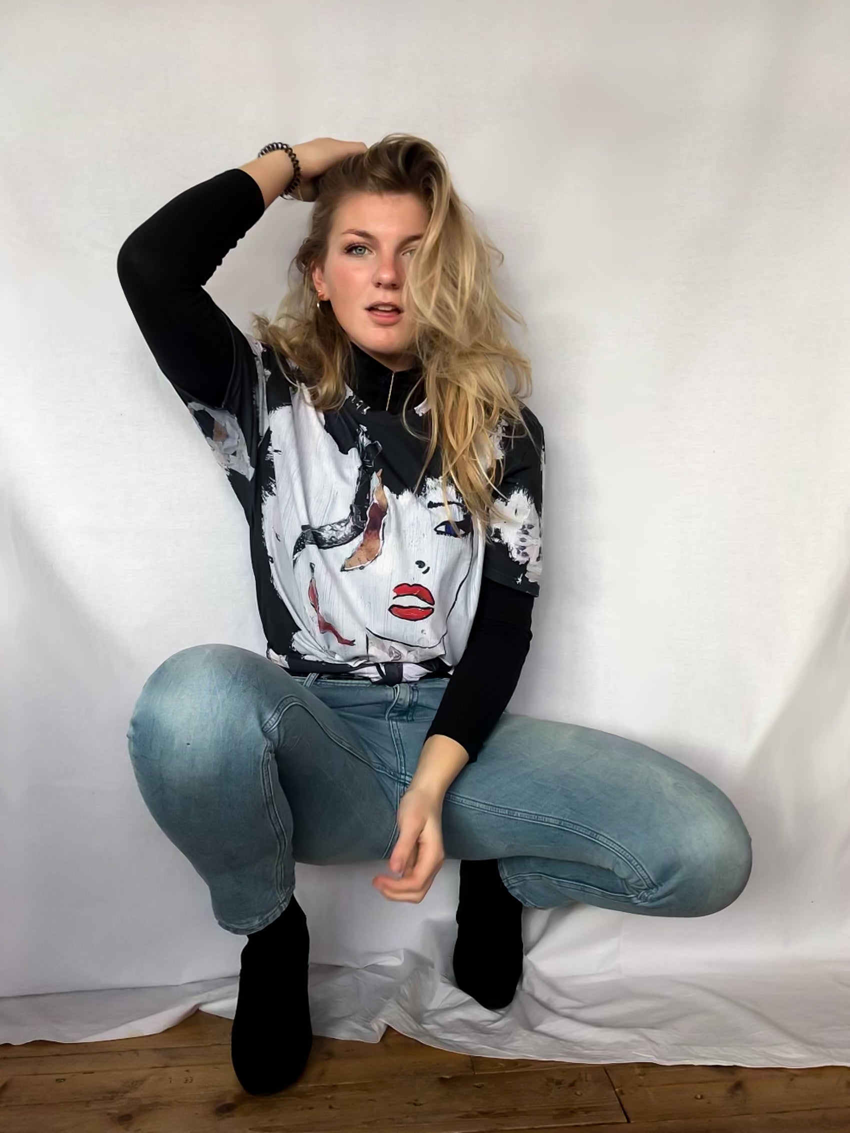 black short sleeve womens glamour t-shirt with modern aesthetic